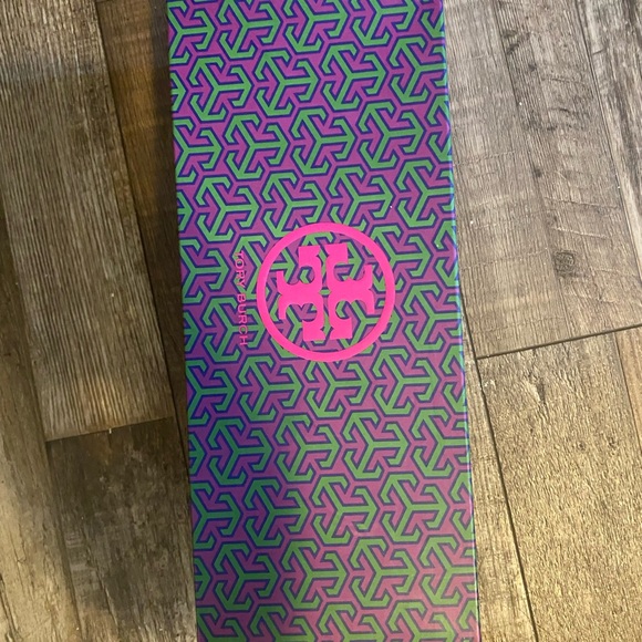 Tory Burch Patent leather Sandals - Picture 13 of 15